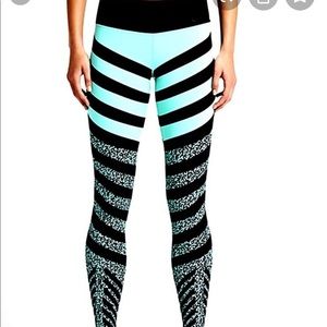 Nike legendary zebra legging